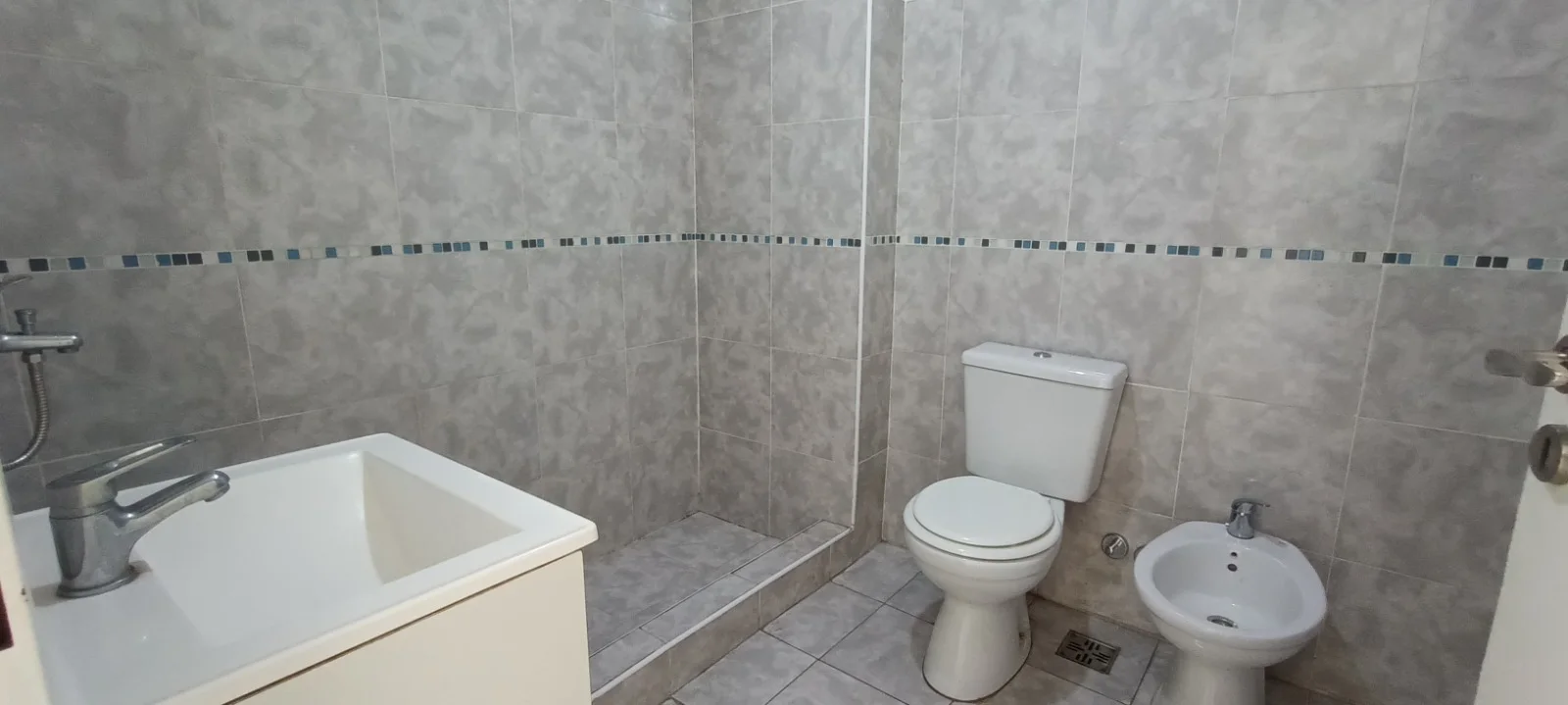 ▶️ ¡DISPONIBLE! 1 ambiente en alquiler.
